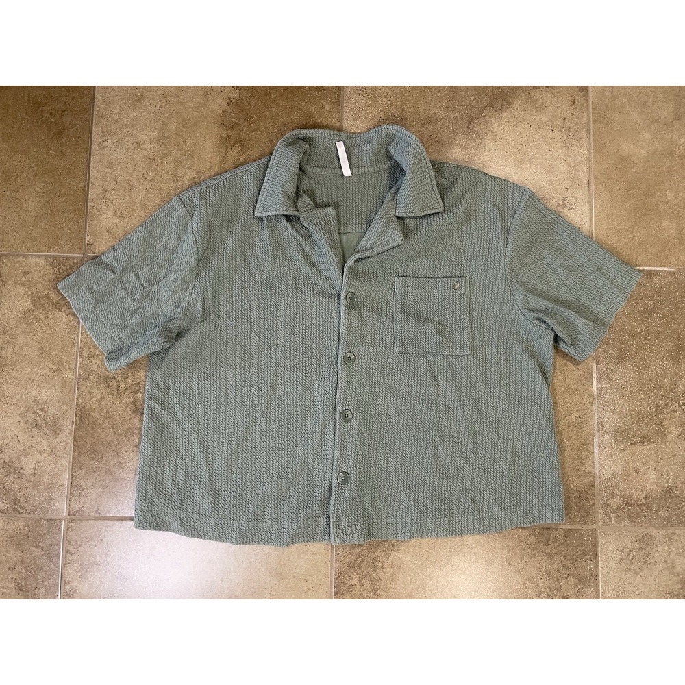 Fabletics Womens 2X Crinkle Knit Boxy Button Down Sage Green Short Sleeve Shirt